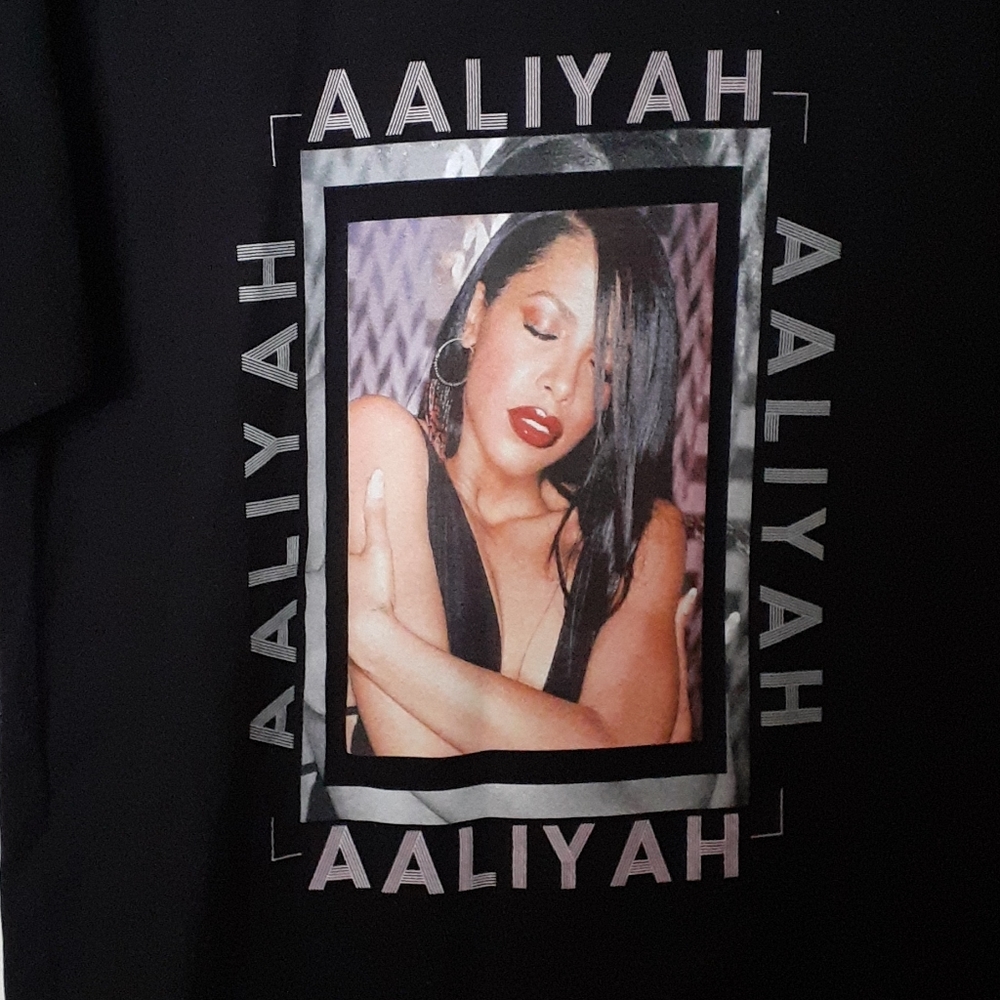 Aaliyah Women's Graphic Tshirt